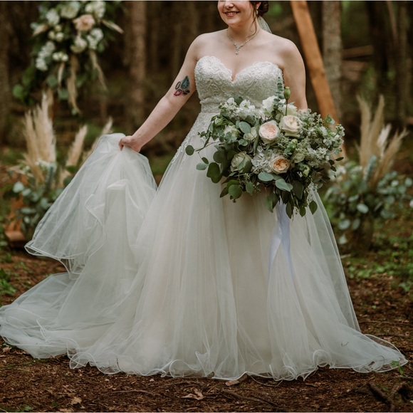 Enchanting by Mon Cheri Wedding Gown - Picture 6 of 15